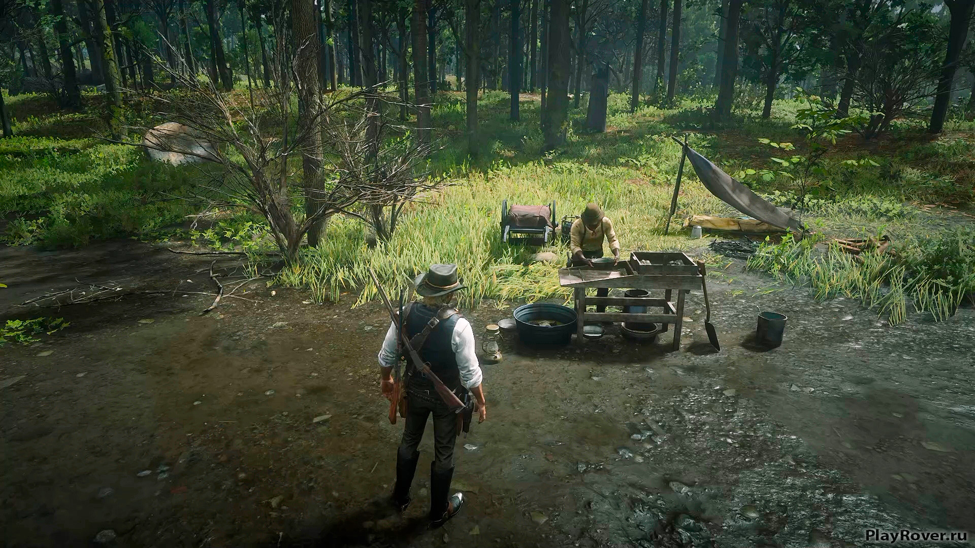 Золотоискатель в Red Dead Redemption 2 - старатель промывает золото на реке.